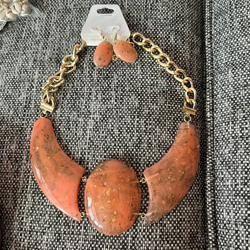 Chunky peach necklace